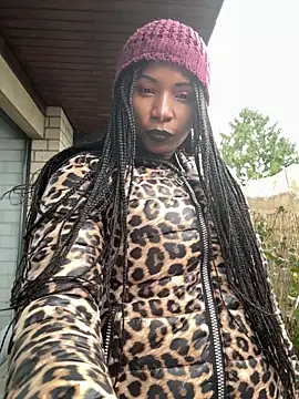 Snapshot of Shantel-Olivia chatting on 12-17-25, 09:04 Shantel-Olivia online show from 12-17-25, 09:04