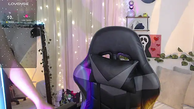 mily thomson b  online show from 11-27-25, 07:49