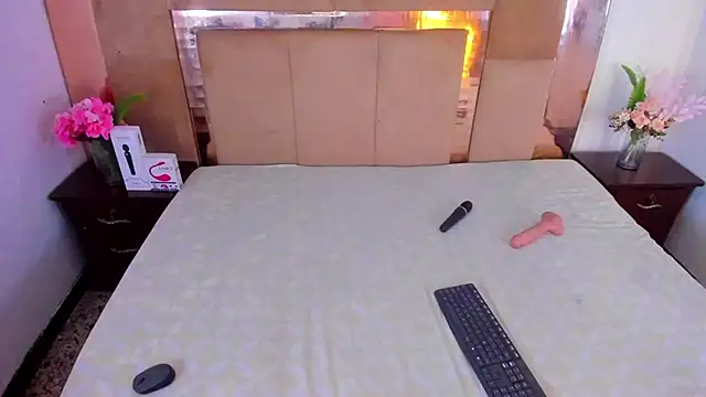 Snapshot of LizBrook chatting on 10-22-25, 07:13 LizBrook online show from 10-22-25, 07:13