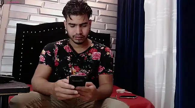 Snapshot of jaden_98_ chatting on 02-01-25, 11:37 jaden 98  online show from 02-01-25, 11:37