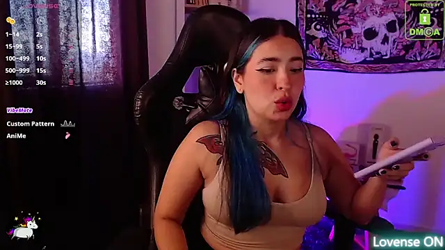 Snapshot of sweetcoralinee chatting on 09-25-25, 03:27 sweetcoralinee online show from 09-25-25, 03:27