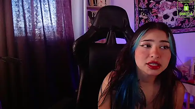 Snapshot of sweetcoralinee chatting on 10-18-25, 01:01 sweetcoralinee online show from 10-18-25, 01:01