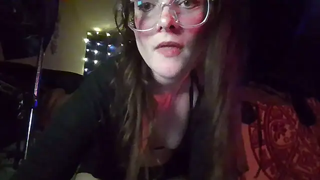 Snapshot of EyaDivine1 chatting on 10-22-25, 04:24 EyaDivine1 online show from 10-22-25, 04:24