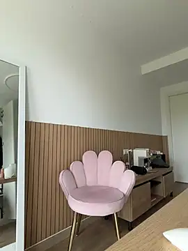 streetdoll online show from 04-16-26, 06:36