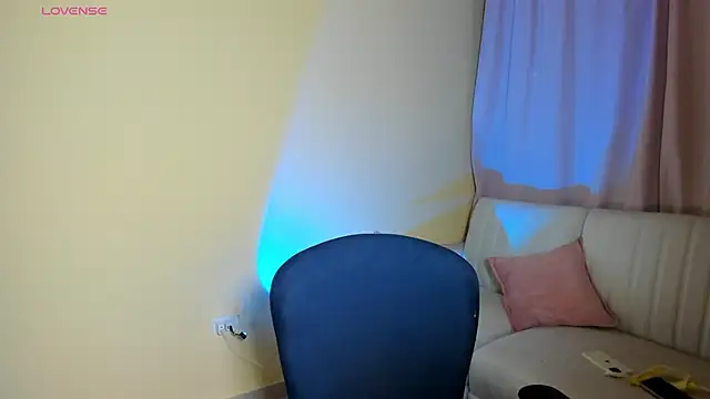 Snapshot of misskimaa2 chatting on 06-26-26, 02:27 misskimaa2 online show from 06-26-26, 02:27
