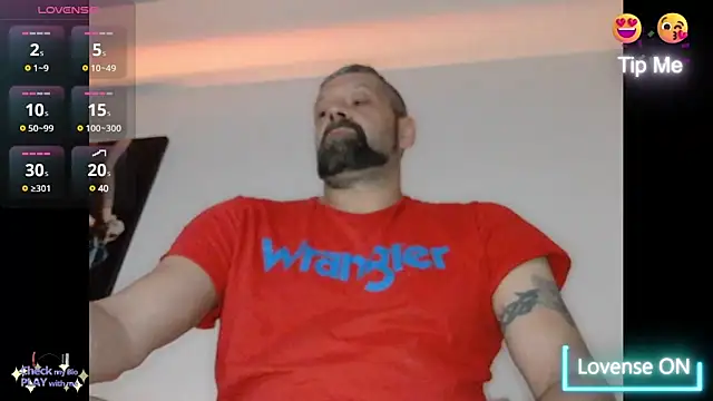 Snapshot of northman1977 chatting on 02-01-25, 01:41 northman1977 online show from 02-01-25, 01:41