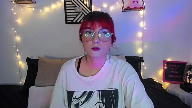 Snapshot of Dafne_Moon chatting on 01-03-25, 01:48 Dafne Moon online show from 01-03-25, 01:48