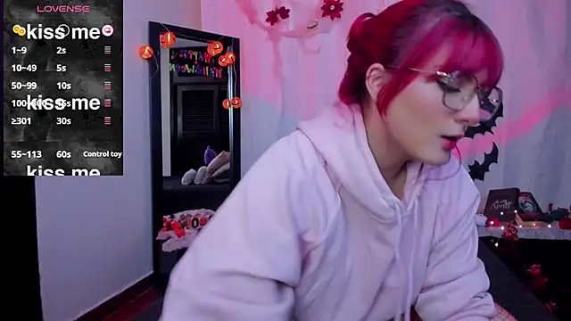 Snapshot of Dafne_Moon chatting on 10-18-25, 05:54 Dafne Moon online show from 10-18-25, 05:54