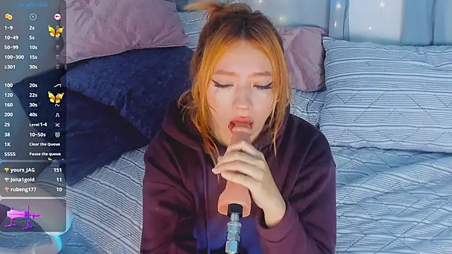 Snapshot of Kloe_Raize chatting on 01-21-25, 02:00 Kloe Raize online show from 01-21-25, 02:00