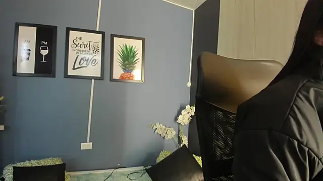 PaulinaDuarte online show from 04-22-26, 12:18