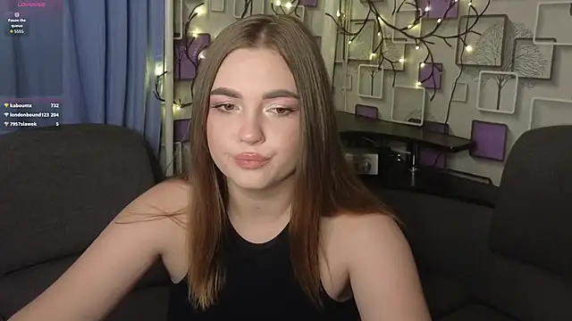 Snapshot of Grace_Fantasy chatting on 09-28-25, 10:59 Grace Fantasy online show from 09-28-25, 10:59