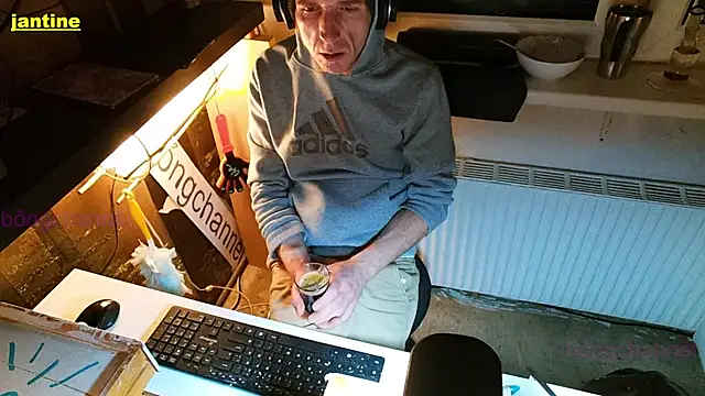 Snapshot of BongChannel chatting on 01-04-25, 11:17 BongChannel online show from 01-04-25, 11:17