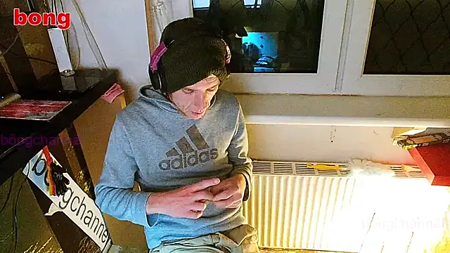 Snapshot of BongChannel chatting on 01-06-25, 12:27 BongChannel online show from 01-06-25, 12:27