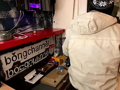 Snapshot of BongChannel chatting on 01-05-26, 06:11 BongChannel online show from 01-05-26, 06:11