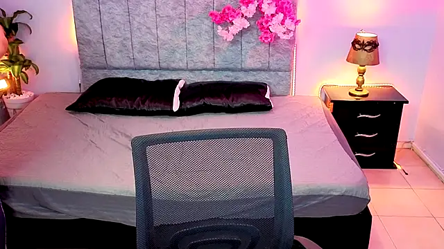 Lana stone  online show from 10-11-25, 03:28