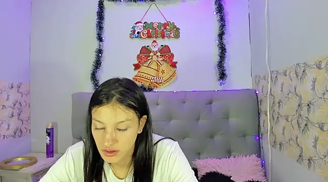 Snapshot of Emma-Wilson chatting on 12-15-24, 05:53 Emma-Wilson online show from 12-15-24, 05:53