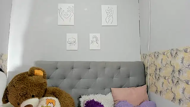 Snapshot of Emma-Wilson chatting on 01-09-25, 04:19 Emma-Wilson online show from 01-09-25, 04:19