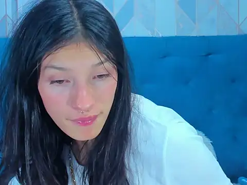 Snapshot of Emma-Wilson chatting on 02-18-25, 03:10 Emma-Wilson online show from 02-18-25, 03:10