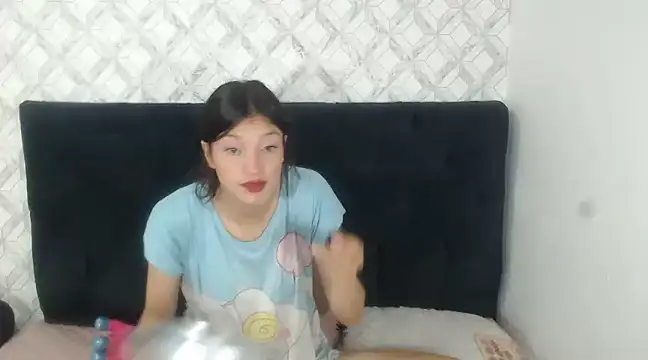 Snapshot of Emma-Wilson chatting on 02-19-25, 09:47 Emma-Wilson online show from 02-19-25, 09:47