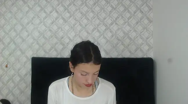 Snapshot of Emma-Wilson chatting on 02-25-25, 09:35 Emma-Wilson online show from 02-25-25, 09:35