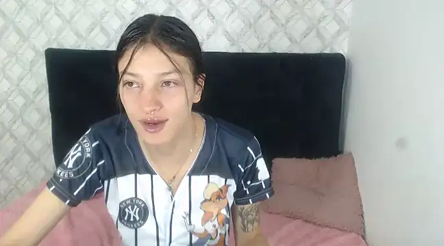 Snapshot of Emma-Wilson chatting on 03-03-25, 10:10 Emma-Wilson online show from 03-03-25, 10:10