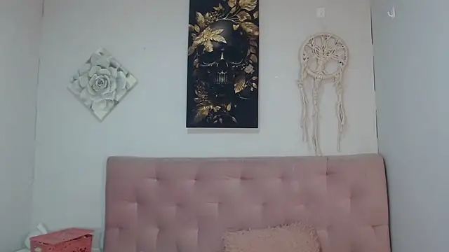 Snapshot of Emma-Wilson chatting on 03-15-25, 05:19 Emma-Wilson online show from 03-15-25, 05:19
