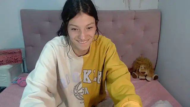 Snapshot of Emma-Wilson chatting on 03-15-25, 08:26 Emma-Wilson online show from 03-15-25, 08:26