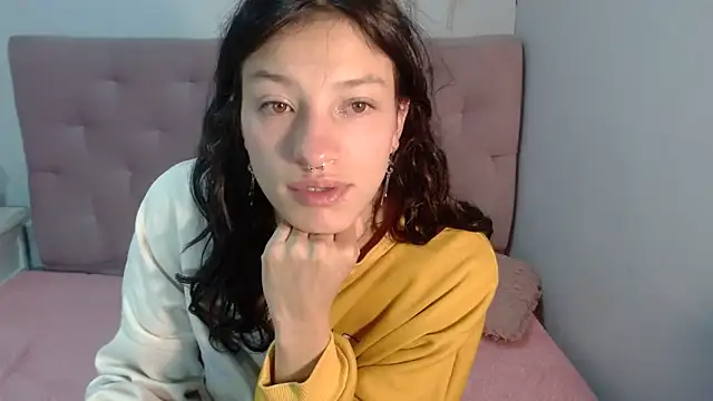 Snapshot of Emma-Wilson chatting on 03-15-25, 03:06 Emma-Wilson online show from 03-15-25, 03:06
