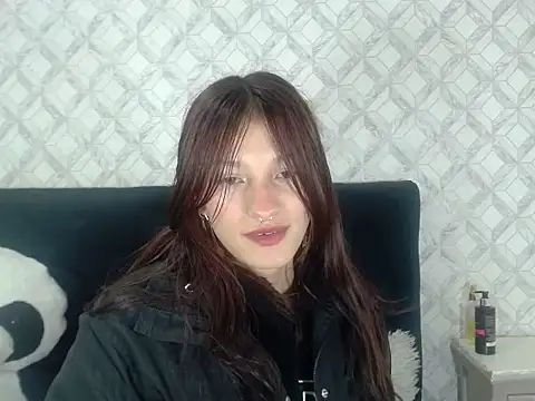 Snapshot of Emma-Wilson chatting on 09-19-25, 03:19 Emma-Wilson online show from 09-19-25, 03:19
