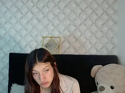 Emma-Wilson online show from 12-05-25, 06:11