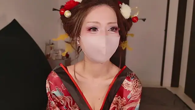 Snapshot of miRei- chatting on 03-06-26, 11:06 miRei- online show from 03-06-26, 11:06