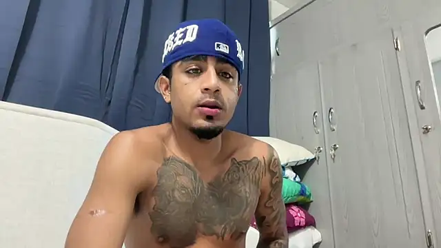 Snapshot of dominic_brandd23 chatting on 11-06-25, 06:20 dominic brandd23 online show from 11-06-25, 06:20