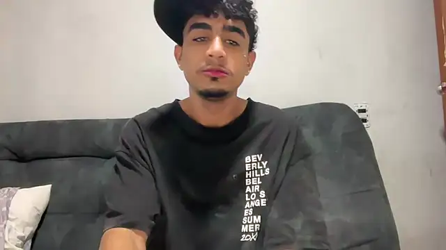 Snapshot of dominic_brandd23 chatting on 12-17-25, 01:11 dominic brandd23 online show from 12-17-25, 01:11