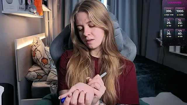 Snapshot of candy_maggie chatting on 02-13-25, 12:54 candy maggie online show from 02-13-25, 12:54