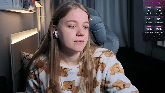 Snapshot of candy_maggie chatting on 03-11-25, 01:01 candy maggie online show from 03-11-25, 01:01