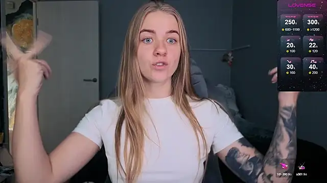 Snapshot of candy_maggie chatting on 09-15-25, 10:04 candy maggie online show from 09-15-25, 10:04