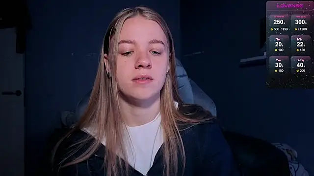 Snapshot of candy_maggie chatting on 09-30-25, 05:29 candy maggie online show from 09-30-25, 05:29