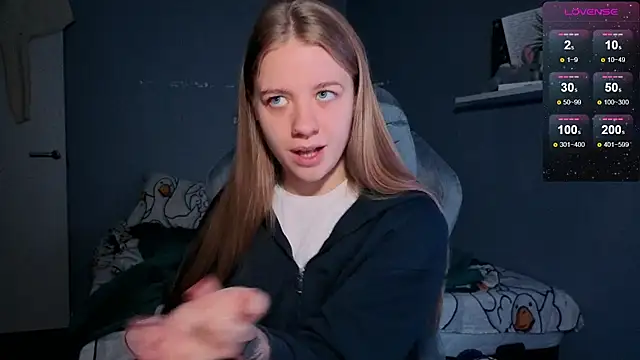 Snapshot of candy_maggie chatting on 10-22-25, 02:28 candy maggie online show from 10-22-25, 02:28