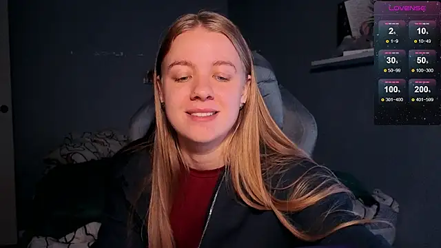 Snapshot of candy_maggie chatting on 10-24-25, 06:04 candy maggie online show from 10-24-25, 06:04