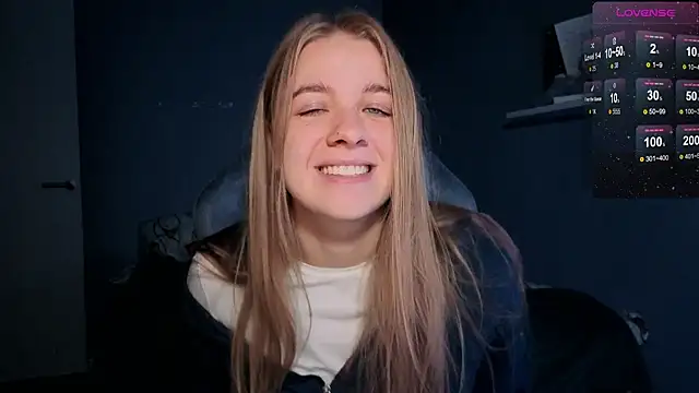 Snapshot of candy_maggie chatting on 10-30-25, 05:46 candy maggie online show from 10-30-25, 05:46