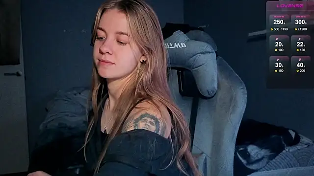 Snapshot of candy_maggie chatting on 11-04-25, 06:07 candy maggie online show from 11-04-25, 06:07