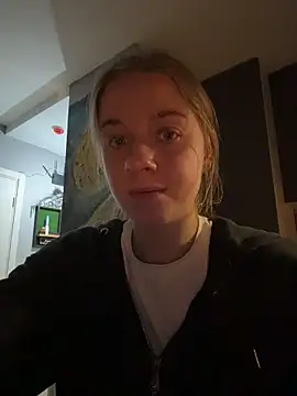 Snapshot of candy_maggie chatting on 11-15-25, 05:31 candy maggie online show from 11-15-25, 05:31