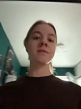 Snapshot of candy_maggie chatting on 11-17-25, 08:31 candy maggie online show from 11-17-25, 08:31