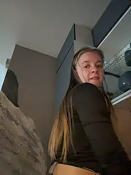 Snapshot of candy_maggie chatting on 11-18-25, 09:47 candy maggie online show from 11-18-25, 09:47