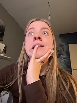 Snapshot of candy_maggie chatting on 11-19-25, 07:58 candy maggie online show from 11-19-25, 07:58