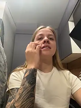 Snapshot of candy_maggie chatting on 11-22-25, 02:16 candy maggie online show from 11-22-25, 02:16