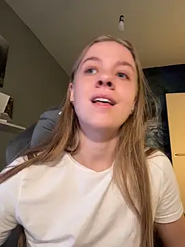 Snapshot of candy_maggie chatting on 11-24-25, 05:45 candy maggie online show from 11-24-25, 05:45