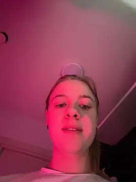 Snapshot of candy_maggie chatting on 11-25-25, 05:51 candy maggie online show from 11-25-25, 05:51