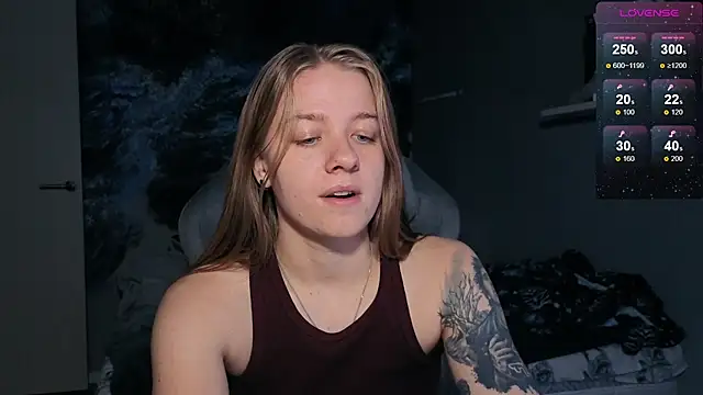 Snapshot of candy_maggie chatting on 11-28-25, 07:05 candy maggie online show from 11-28-25, 07:05