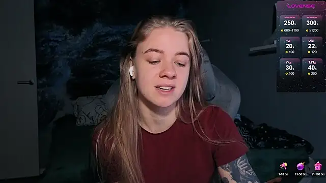 Snapshot of candy_maggie chatting on 11-30-25, 01:59 candy maggie online show from 11-30-25, 01:59